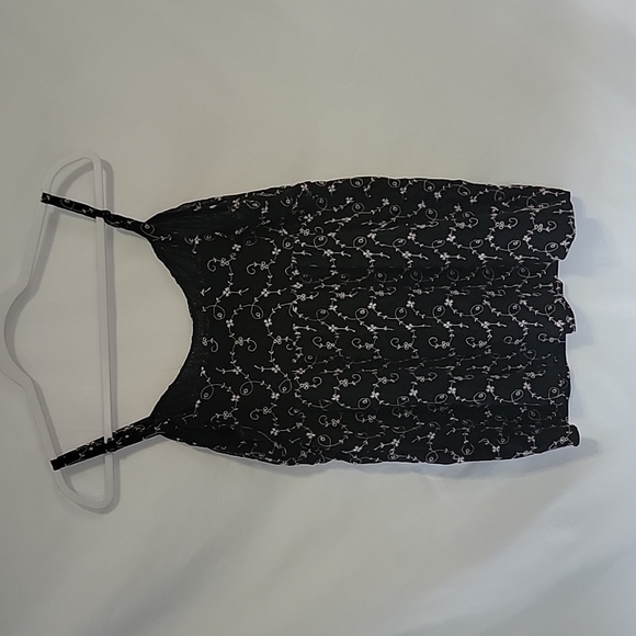 Black Sleeveless Top - Picture 4 of 4